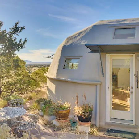 Geo Dome W/ Trail Access & Views Holiday home